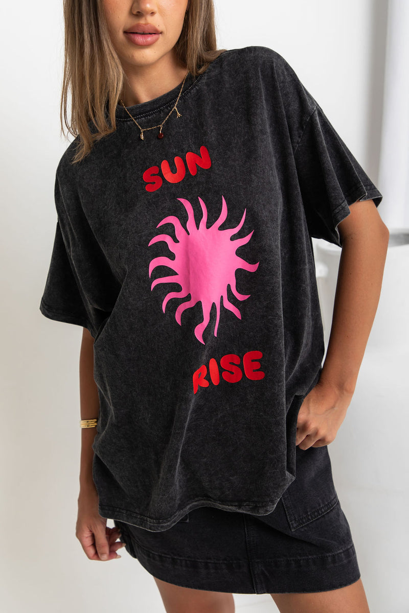 Sunrise Relaxed-Fit Graphic Tee - Black - The Self Styler