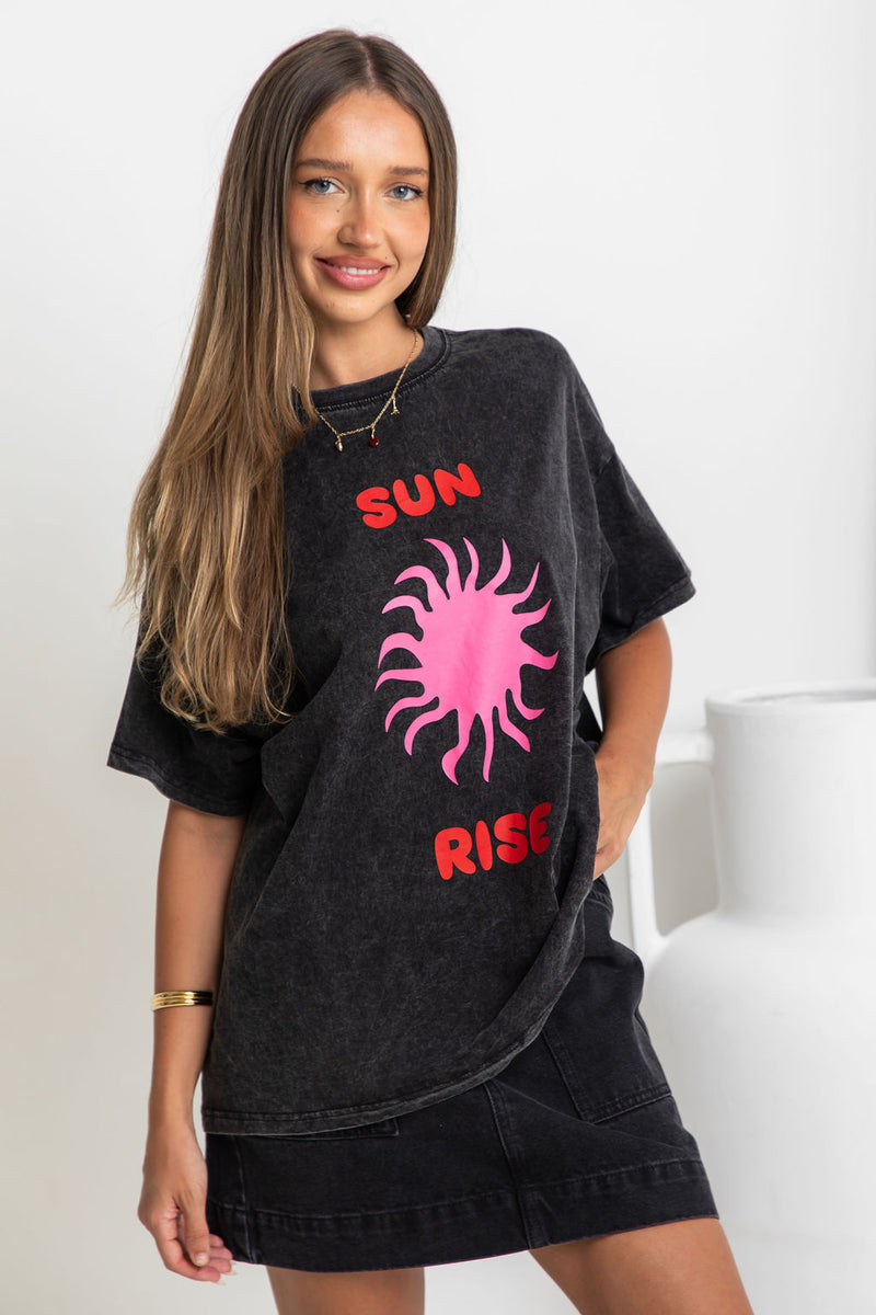 Sunrise Relaxed-Fit Graphic Tee - Black - The Self Styler