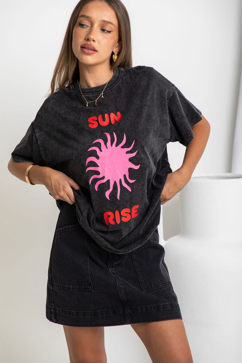 Sunrise Relaxed-Fit Graphic Tee - Black - The Self Styler