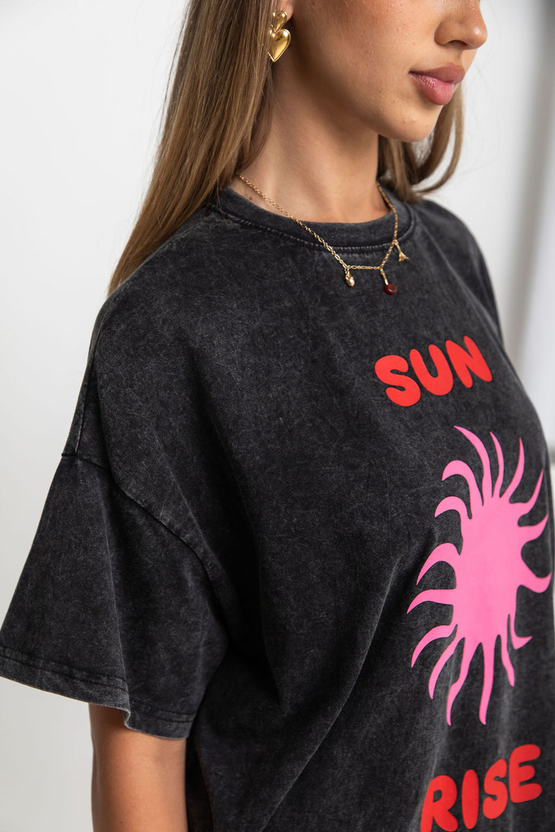 Sunrise Relaxed-Fit Graphic Tee - Black - The Self Styler